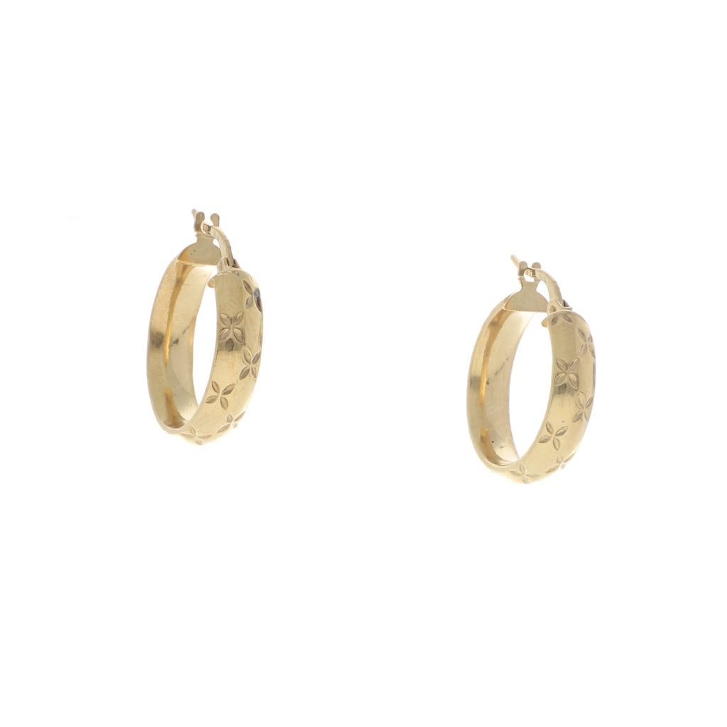 Arracada Ancha con Hojas Grabadas de Oro de 14k