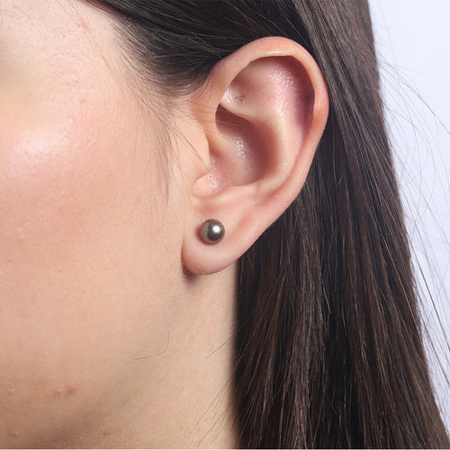 Broqueles de Perla Akoya Negra con Oro de 14k
