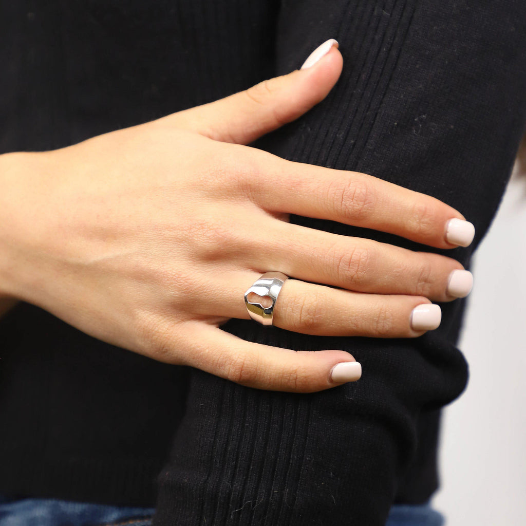 Anillo de Cerrojo de Plata con Baño de Rodio - Alnur Joyería