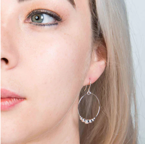Aretes de Contorno Circular con Esferas
